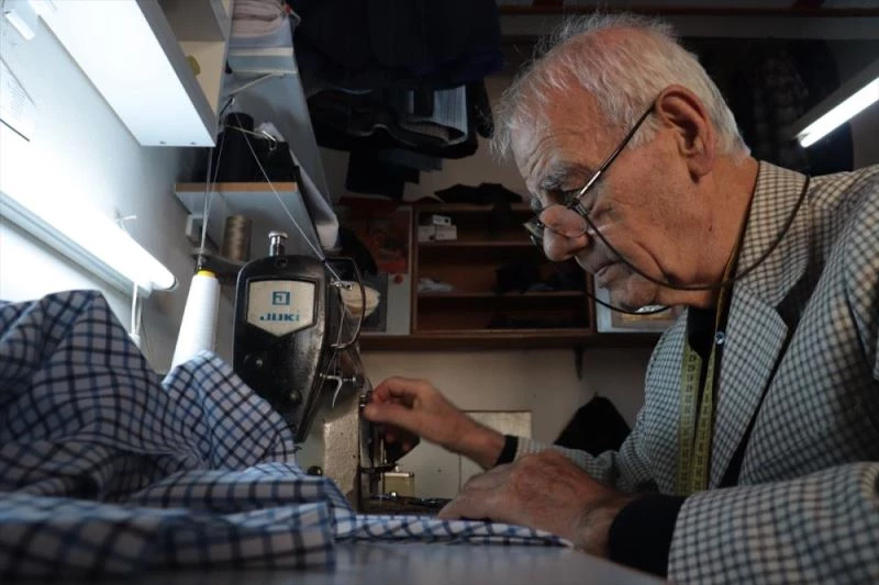 Hataylı 67 yıllık terzi mesleğini yaşatmak istiyor