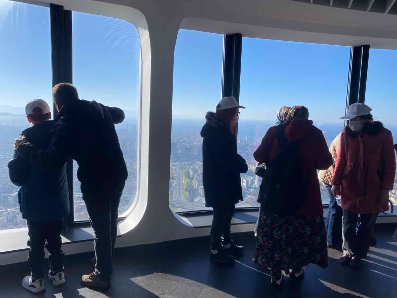 Çamlıca Kulesi’nden görmeden İstanbul’u dinledi
