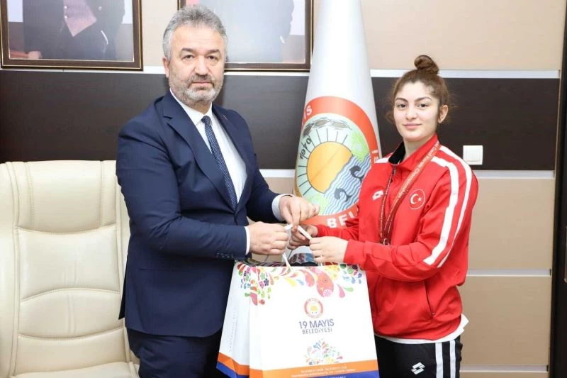 Başkan Topaloğlu: “Sporcularımızın yanındayız”
