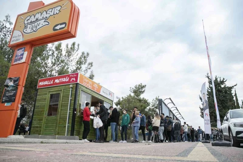 Mersin’de ’mahalle mutfakları’ hizmeti üniversite önlerine geldi
