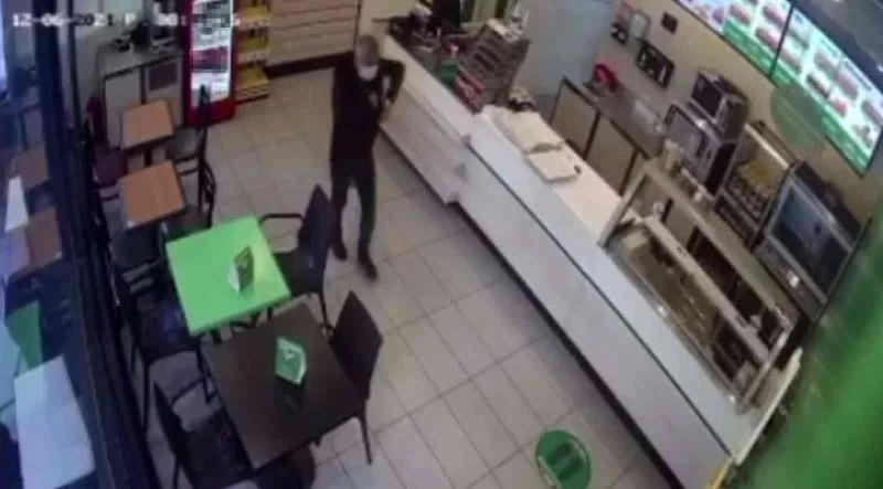 Saniyeler içerisinde 6 bin liralık laptop çaldı; o anlar kameralara yansıdı
