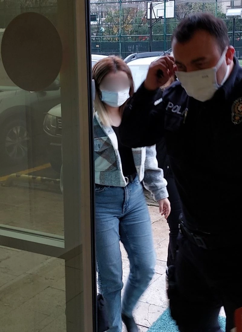 AVM’de mağazadan giysi hırsızlığı
