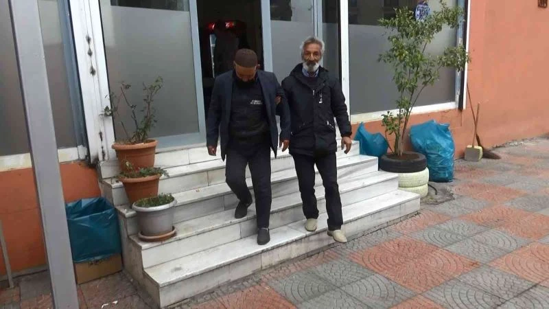 80 yaşındaki baba ve damadı 12 yaşındayken kaçırılan Helin için evlat nöbetine katıldı
