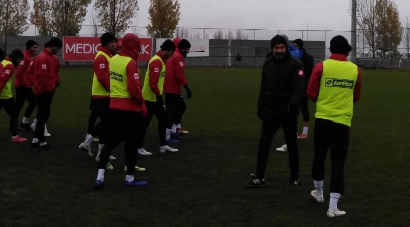 Elazığspor iki eksikle çalıştı
