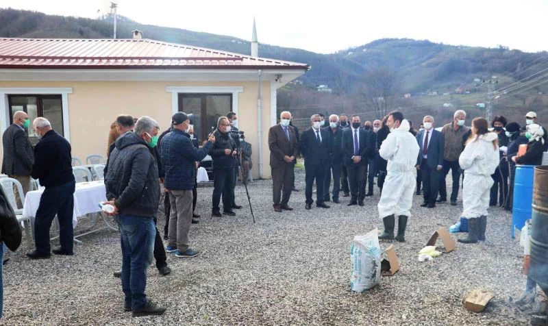 Çiftçilere bulamaç ve asit yapımı uygulamalı olarak öğretildi
