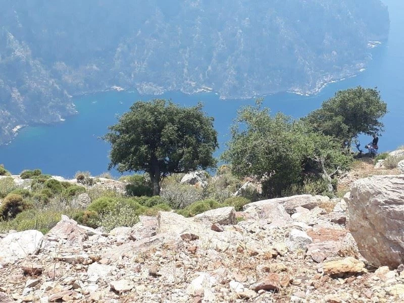Hamile eşini kayalıklardan ittiği öne sürülen sanığın tutukluluk haline devam kararı verildi
