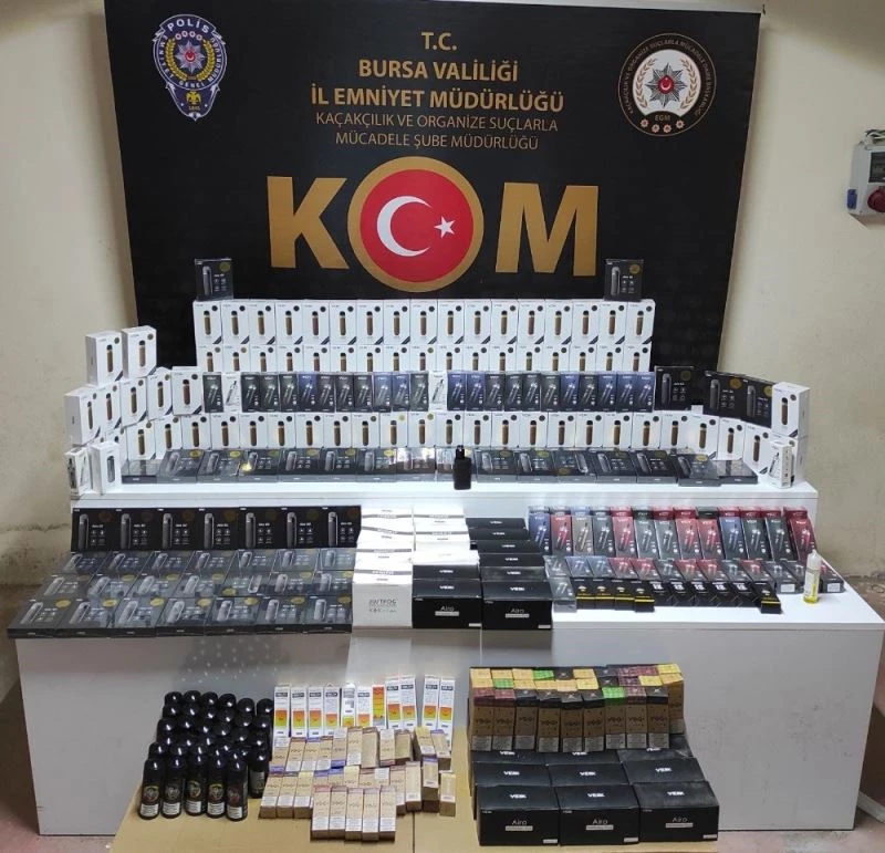 Bursa’da gümrük kaçağı elektronik sigara ve aksesuar operasyonu
