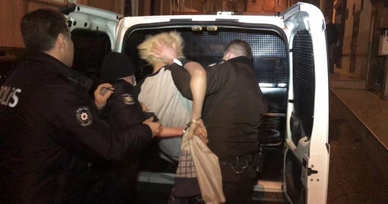 (Özel) Kısıtlamayı delen genç kadın, polise kimlik vermemek için böyle direndi
