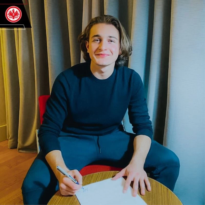 Ali Akman resmen Eintracht Frankfurt’ta

