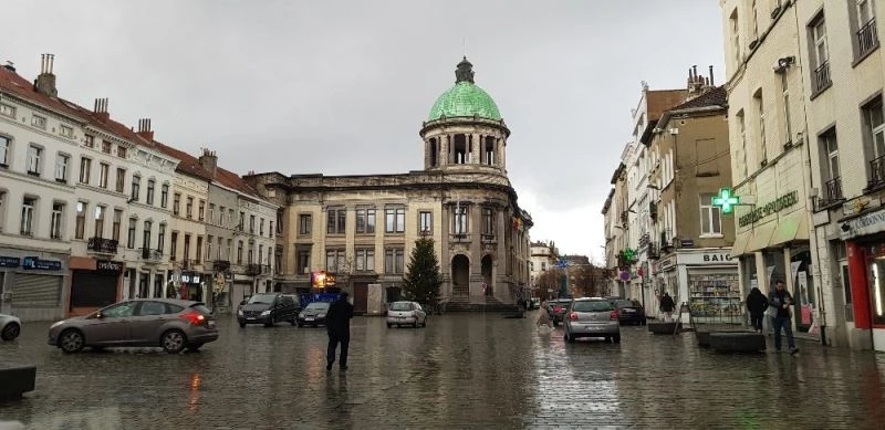 Brüksel metrosunda bıçaklı saldırı: 2 yaralı
