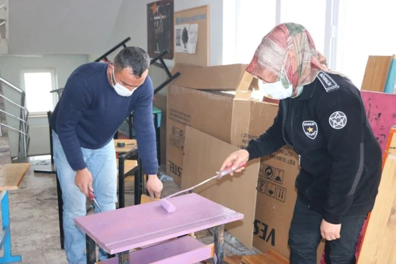 Öğretmenler uzaktan eğitimi fırsata çevirip, okulu yenilediler
