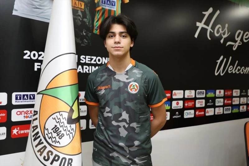 Aytemiz Alanyaspor, genç futbolcular Furkan Bayır ve Muhammet Arda Uzun