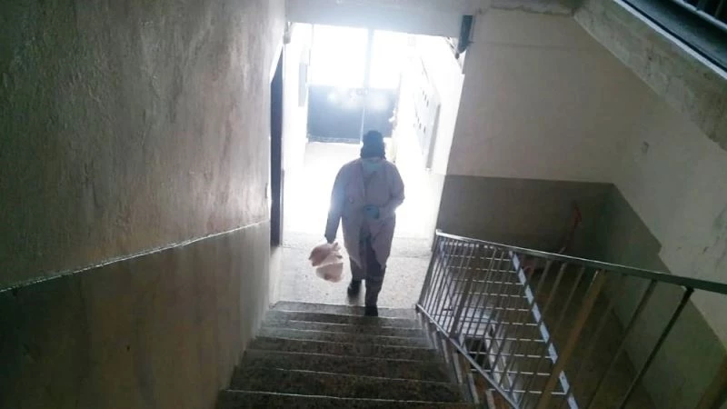 Sincan Belediyesi, ihtiyaç sahibi kişilere yemek dağıtmaya devam ediyor
