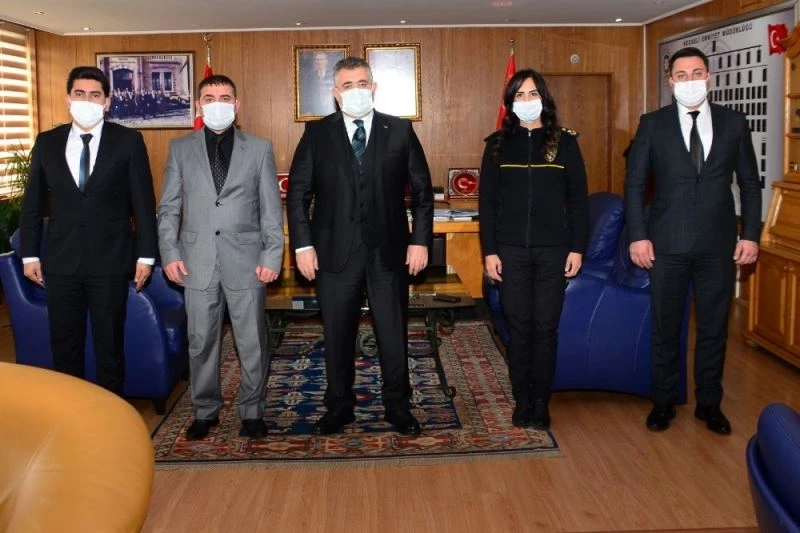 1 milyon TL’lik rüşveti kabul etmeyen polisler ödüllendirildi
