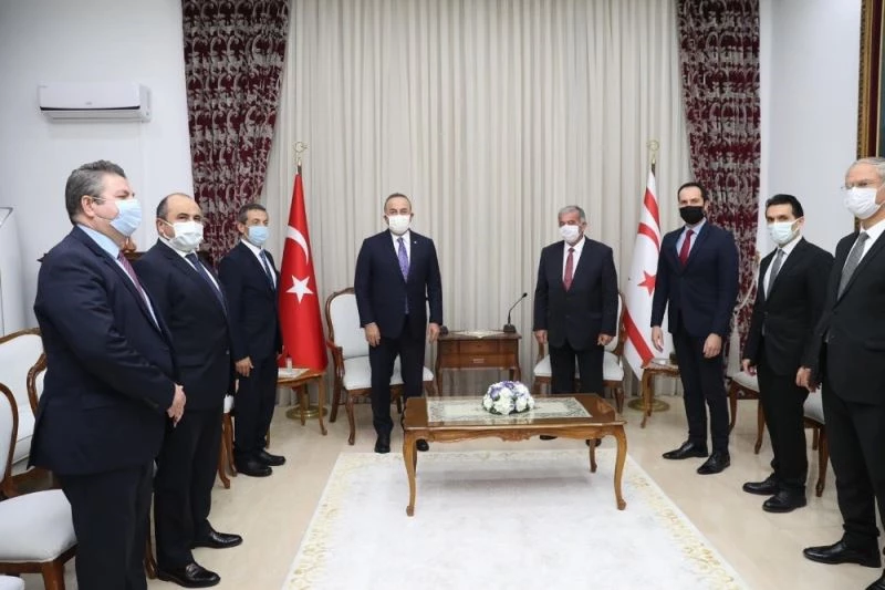 Dışişleri Bakanı Çavuşoğlu KKTC Meclis Başkanı Sennaroğlu ile görüştü
