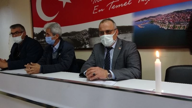 Elektrik kesintilerini mum yakarak protesto ettiler
