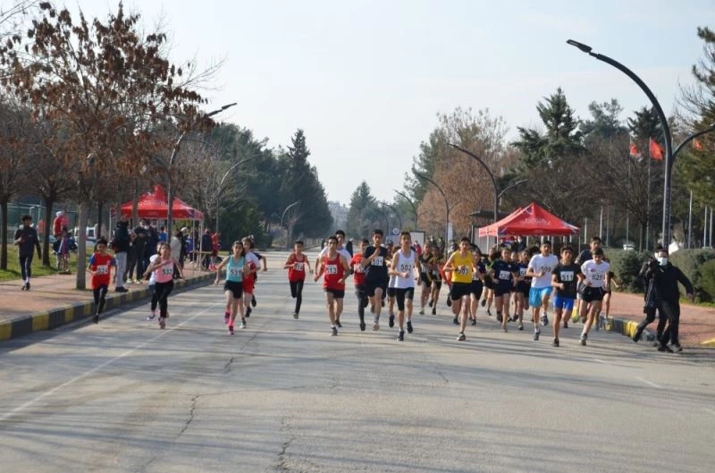 Gazi yol koşusunda ödüller sahiplerini buldu
