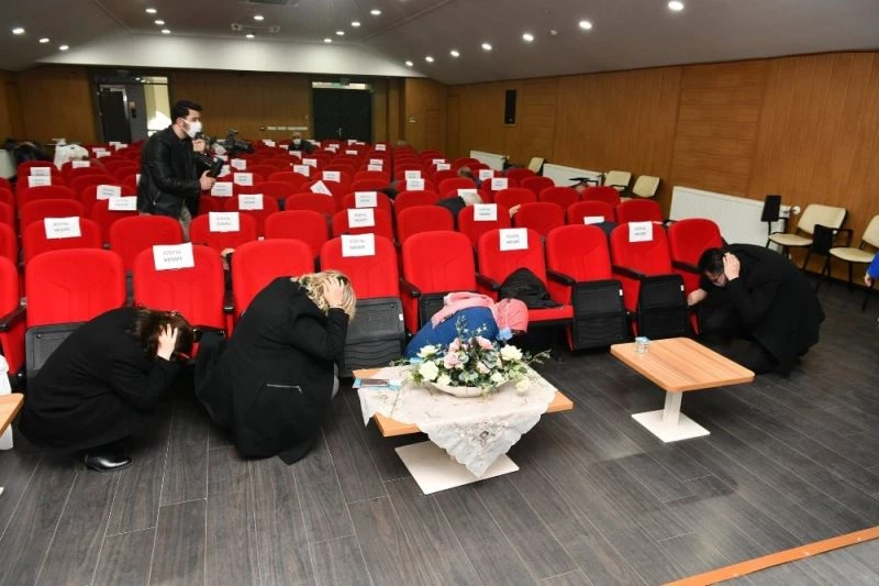 Isparta’da eğitim sırasında siren seslerini duyan muhtarlar şaşkınlık yaşadı
