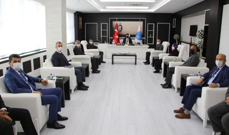 Rektör Karacoşkun tebrikleri kabul etti
