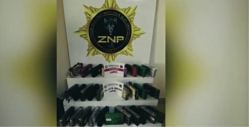 Yük gemisinin suya batık bölmesinde 60 milyon liralık uyuşturucuyla yakalandılar
