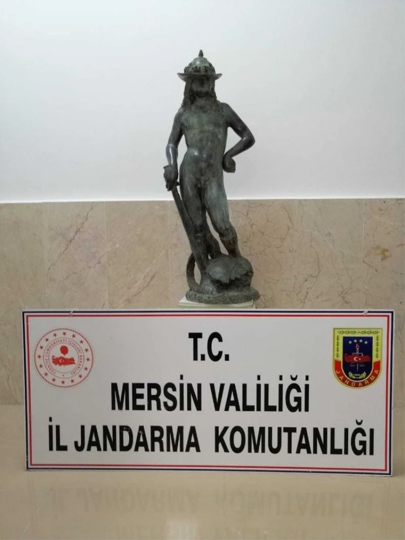 Mersin’de tarihi eser niteliği taşıyan heykel ele geçirildi
