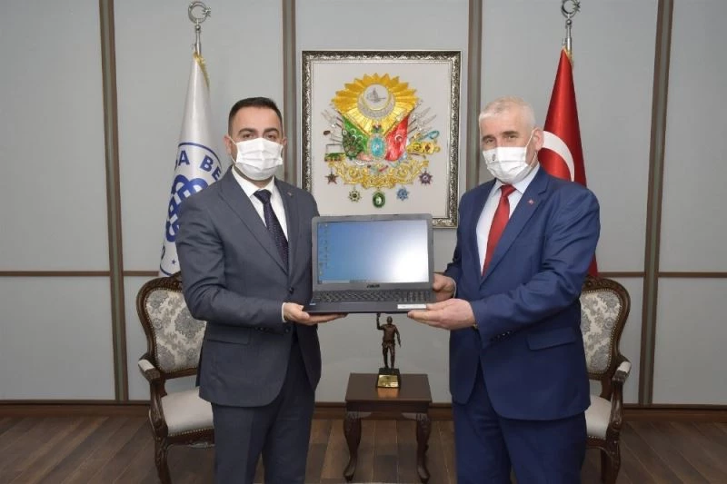 Başkan Erdoğan’dan muhtarlara dizüstü bilgisayar
