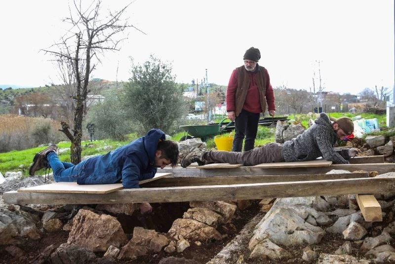 Apollonia Nekropol Arkeoparkı’nda titiz çalışma
