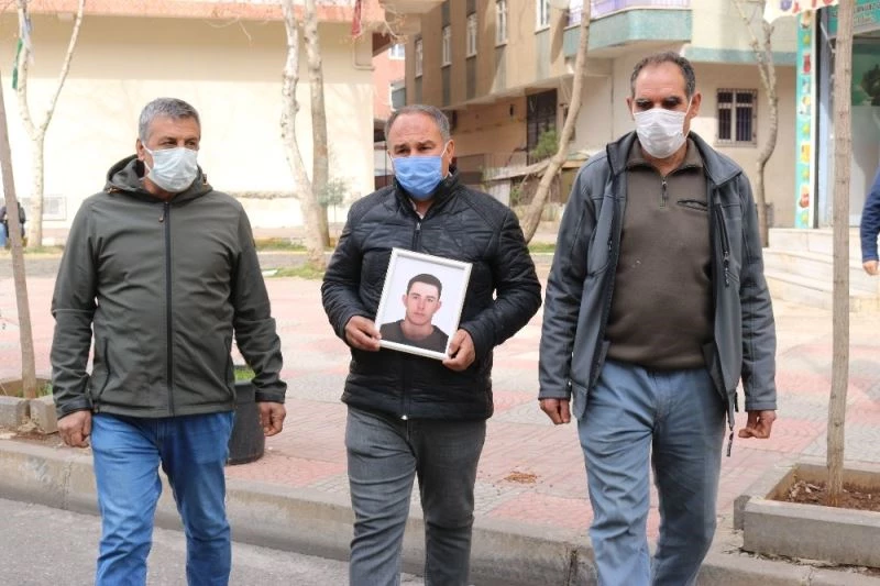 HDP’liler tarafından kandırılan gençlerin aileleri birer birer evlat nöbetine katılıyor
