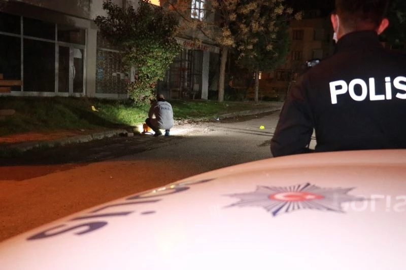 Parkta tartıştığı husumetlisi tarafından silahla vuruldu
