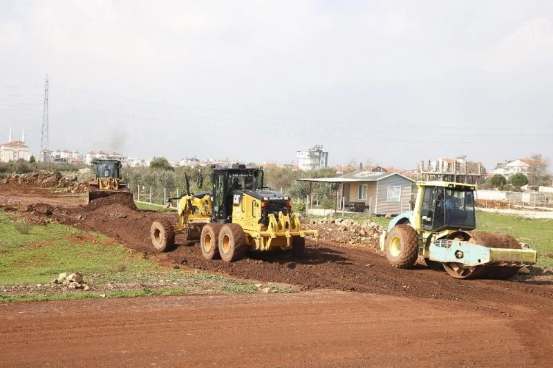 Döşemealtı Belediyesinden Çıplaklı Mahallesine yeni yol
