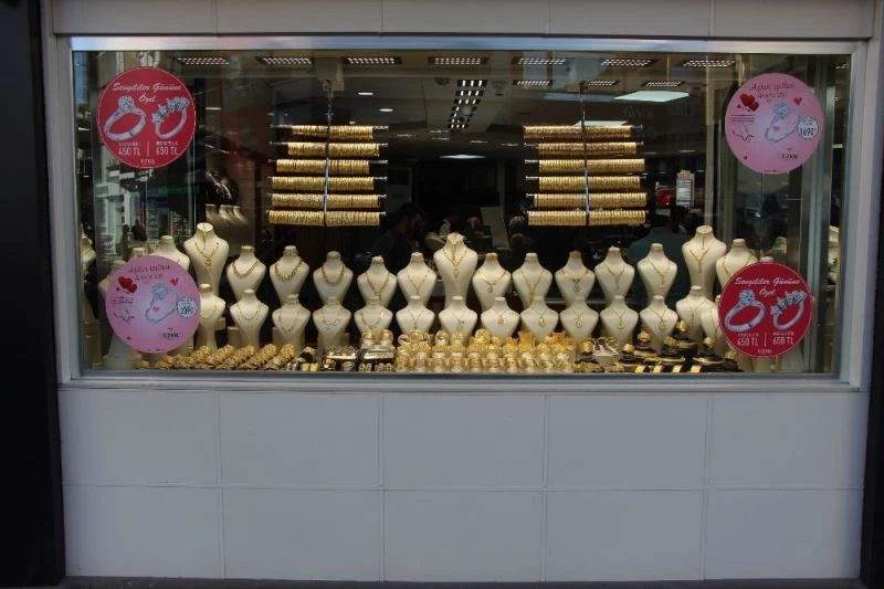 Sevgililer Günü için altın alacaklar dikkat
