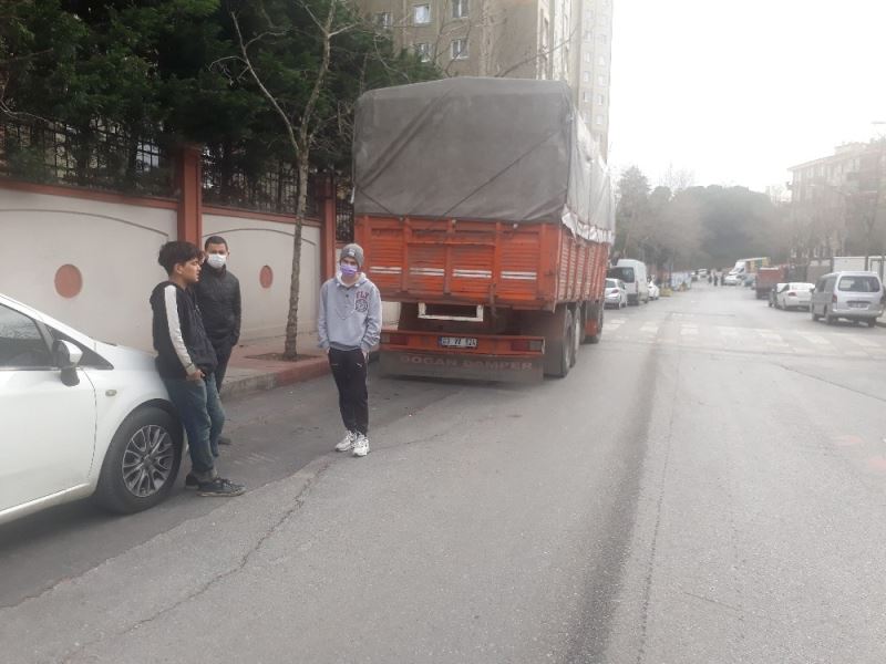 Lüks araçla far hırsızlığı kamerada
