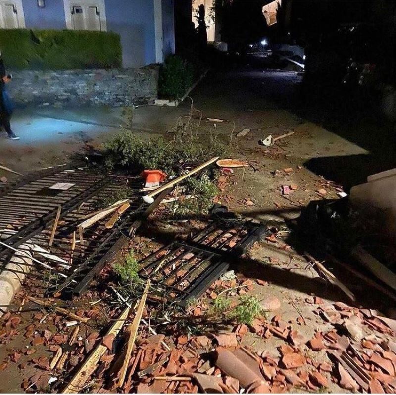İzmir’in Çeşme ilçesi Alaçatı bölgesinde hortum çıktığı, 5 kişinin yaralandı