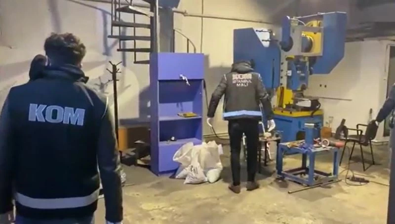 Kaçak darphanede ele geçirilen madeni sahte Euro’lar emniyette sergilendi
