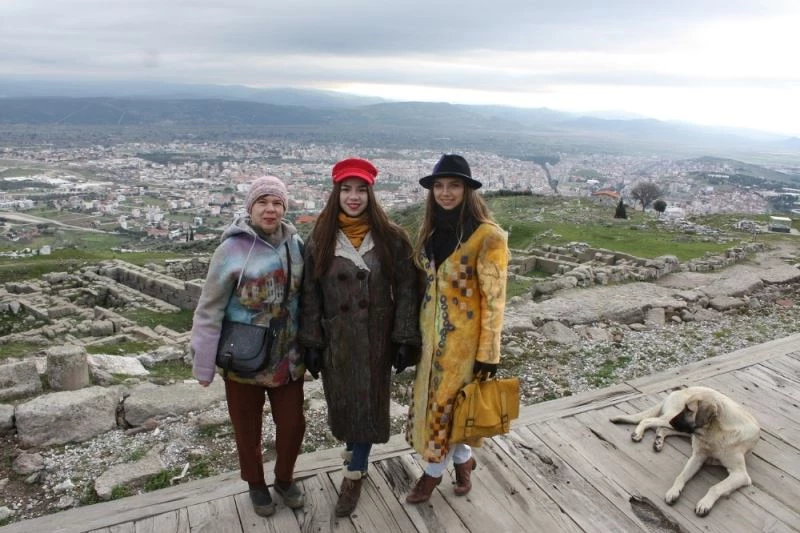 Bergama ünlü modacının tasarımlarına ilham kaynağı oldu
