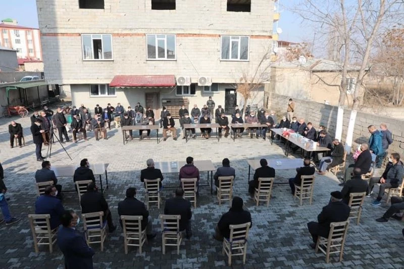 Vali Sarıibrahim vatandaşlarla bir araya geldi
