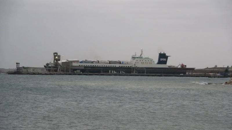 Çanakkale’de yanan Ro-Ro gemisindeki yangın kontrol altına alındı
