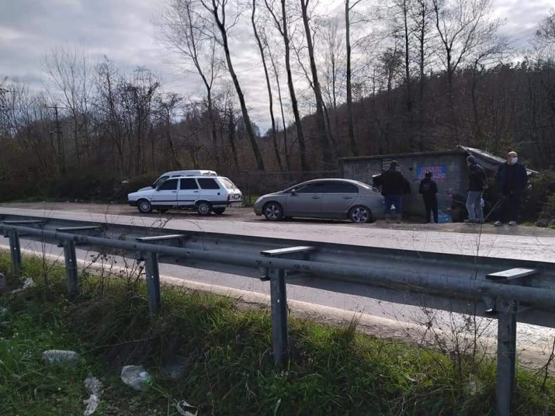 Çeşme başına atılan çöpler köylüyü sitem ettirdi
