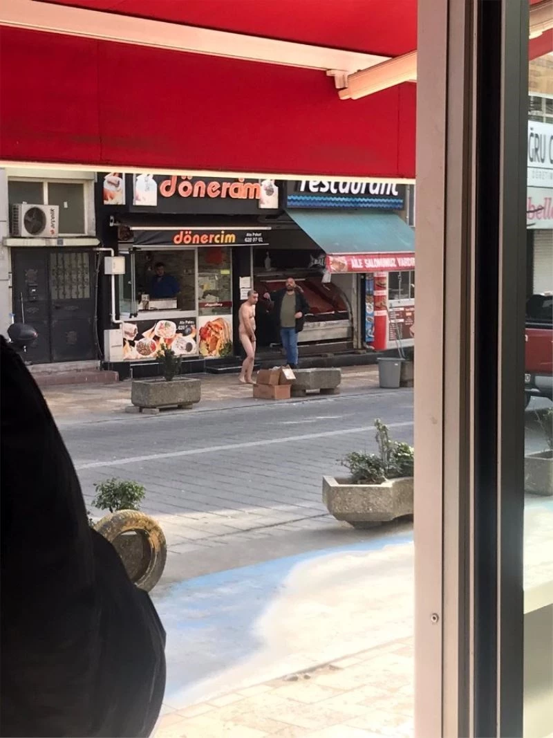 Çırılçıplak dolaşan vatandaş memleketine gönderildi
