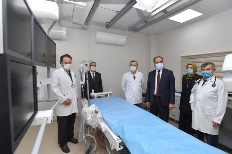 Van YYÜ Dursun Odabaşı Tıp Merkezine tam donanımlı yeni bir cihaz daha alındı
