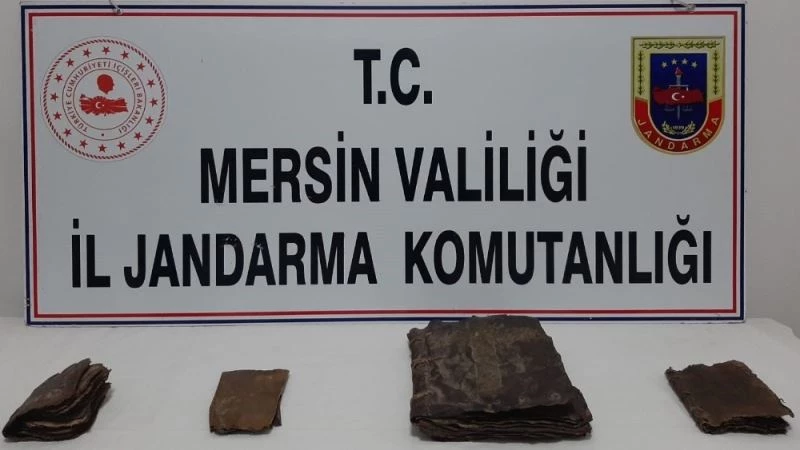 Mersin’de deri el yazmalı 4 kitap ele geçirildi
