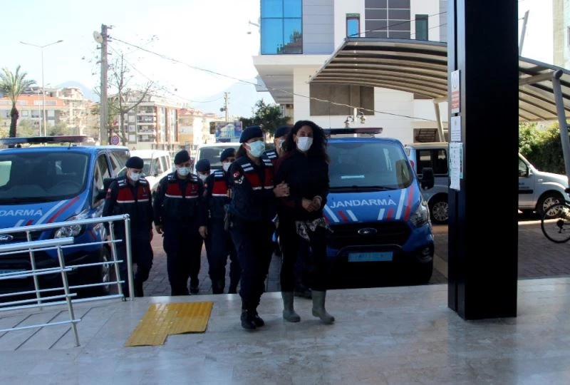 Pompalı tüfekli baskın yapıp 3 kişinin yaralanmasına neden olan kadın adliyeye sevk edildi
