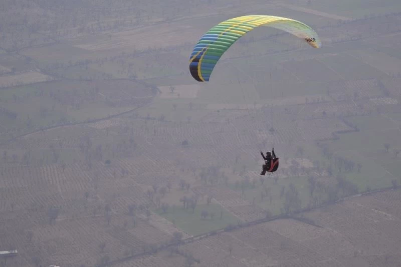 Terörden arındırılan bölge yamaç paraşütçülerinin gözde mekanı haline geldi
