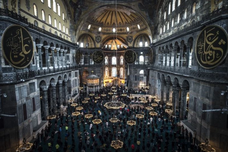 Ayasofya Camii yeni çehresiyle hayran bıraktı
