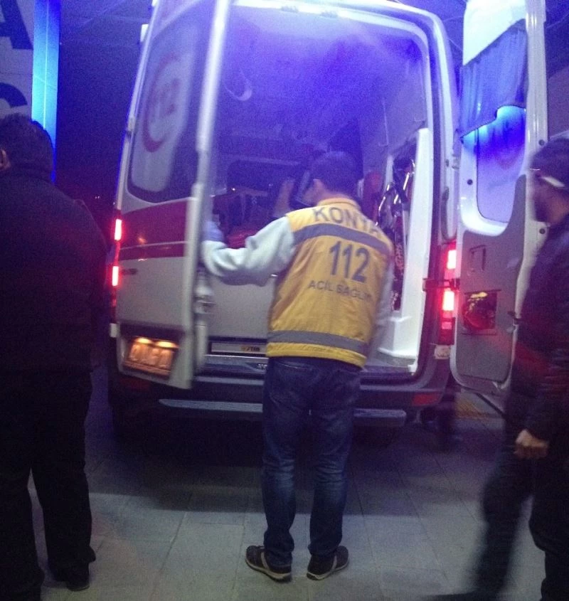 Isınmak için yaktığı ateşin içine attığı tüfek fişeği patlayınca yaralandı
