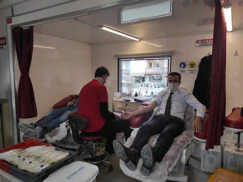 Kaymakam Akpay, kan bağışında bulundu
