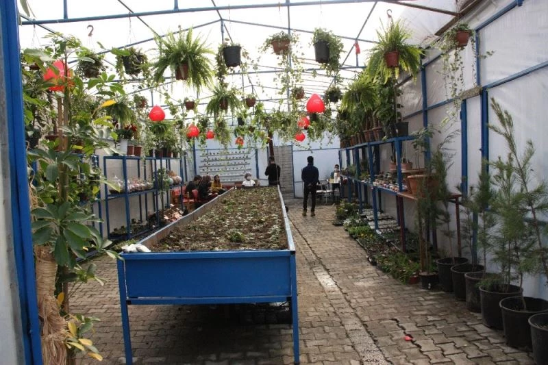 Bu bahçede emek, sevgililere ise hediye var
