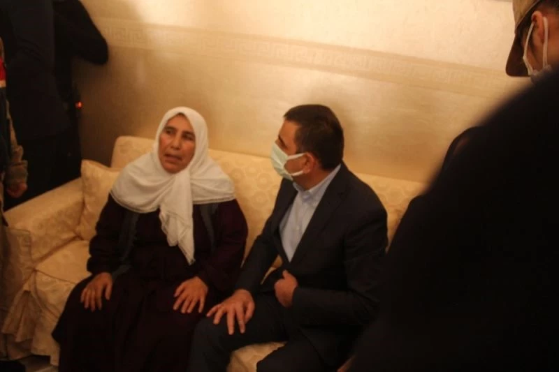 Siirt Valisi Hacıbektaşoğlu, şehit Süleyman Sungur’un ailesine başsağlığı ziyaretinde bulundu
