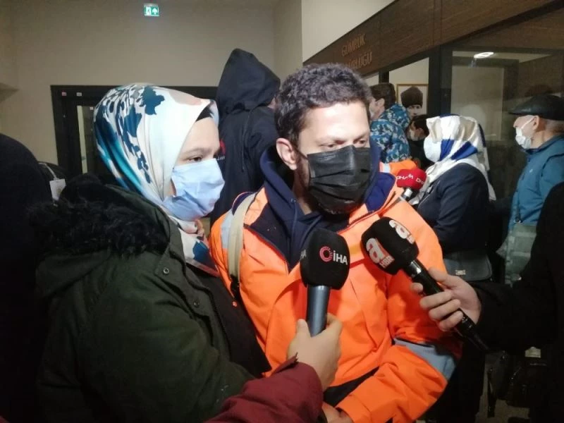 Korsanlardan kurtarılan 15 Türk gemici yurda döndü
