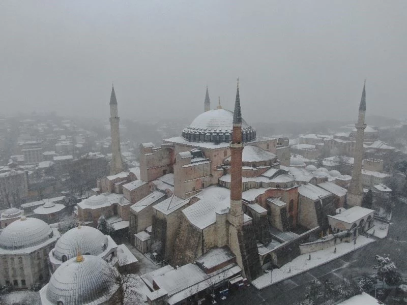 Beyaz gelinliğini giyen tarihi yarımada havadan görüntülendi
